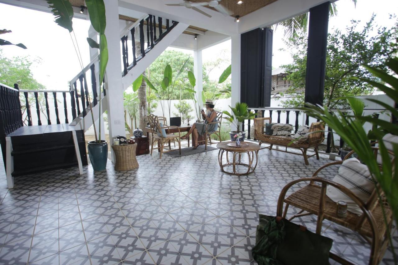 The Colonial Hotel Puerto Princesa Buitenkant foto
